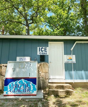 Exterior detail - Renovated lakeside cabin with swimming pool & resort amenities! (Camdenton)