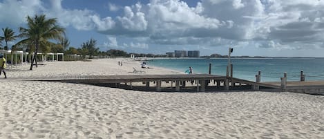 Beach nearby, sun loungers, beach towels