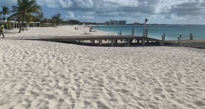 Cheerful 3 bedroom Villa close to Grace Bay and Chalk Sound