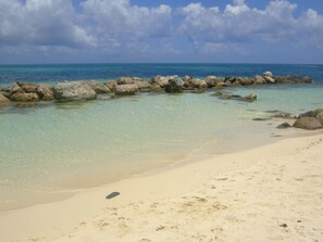 Closest beach is less than a 5 minute drive away. - Cheerful 3 bedroom Villa close to Grace Bay and Chalk Sound (Blue Mountain)