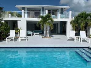 Outdoor pool - Cheerful 3 bedroom Villa close to Grace Bay and Chalk Sound (Blue Mountain)