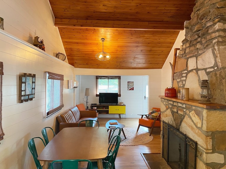 Enjoy The Quiet Side Of The Lake With Resort Amenities + Pool. - Lake Ozark, MO
