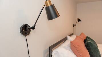 3 bedrooms, travel crib, WiFi, bed sheets