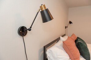 4 bedrooms, travel crib, WiFi, bed sheets