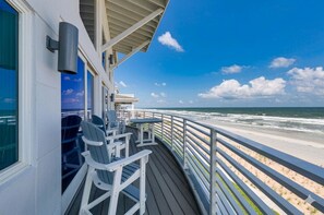 Property grounds - Ocean Therapy: Luxe 4-Story Beachfront w/ Sky Deck (Ponte Vedra Beach)