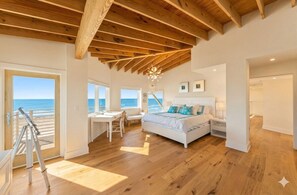 5 bedrooms, desk, iron/ironing board, free WiFi - Ocean Therapy: Luxe 4-Story Beachfront w/ Sky Deck (Ponte Vedra Beach)