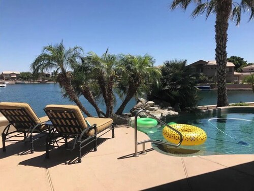 Scenic Lakeside Cove House