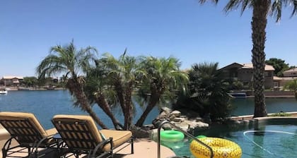 Scenic Lakeside Cove House