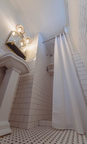 Deluxe Room, 1 King Bed | Bathroom | Separate tub and shower, hair dryer, bathrobes, towels - Sally Webster Inn (Rockport)