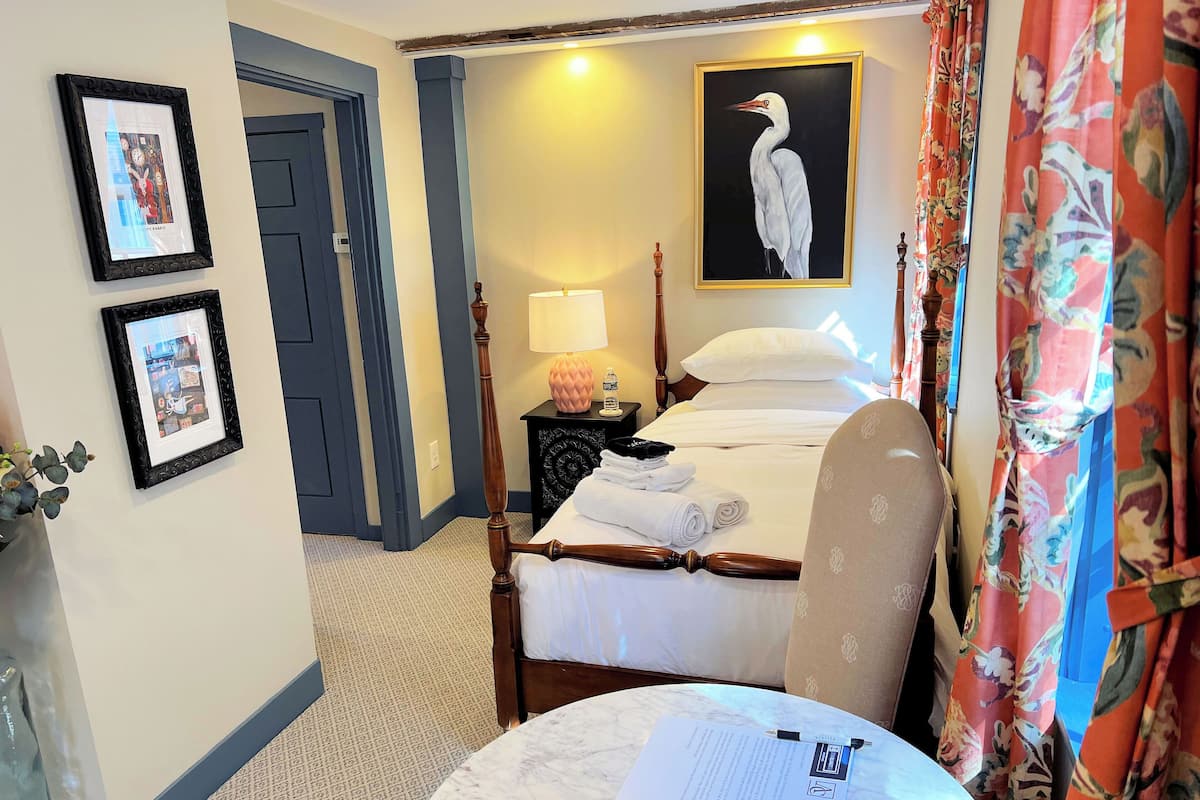 Blackout curtains, iron/ironing board, free WiFi