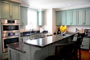 Coffee/tea maker - Sally Webster Inn (Rockport)
