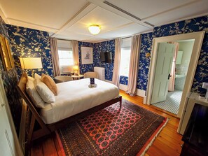 Deluxe Room, 1 Queen Bed | Blackout drapes, iron/ironing board, free WiFi - Sally Webster Inn (Rockport)