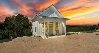 "Susie" Hillside Farmhouse Bungalow on 30 Acres. Views! Dripping Springs TX