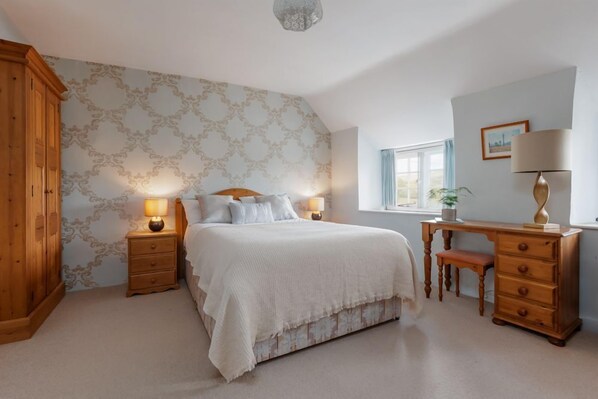 1 dormitorio, tabla de planchar con plancha, wifi