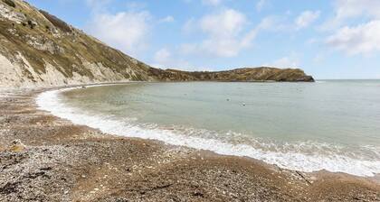 Lulwind - walking distance to Lulworth Cove