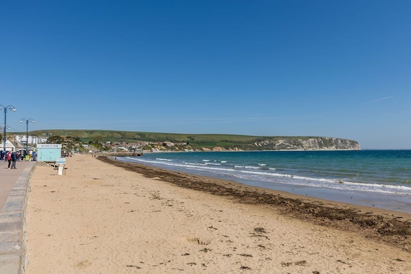Beach - Daisy's - a fully managed saturday that sleeps 6 guests in 3 bedrooms (Swanage)