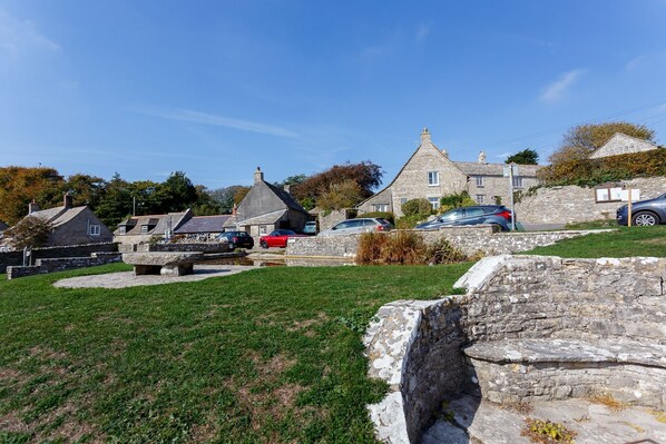 Property grounds - Coastguard Cottage - 4 bedroom family accommodation (Worth Matravers)