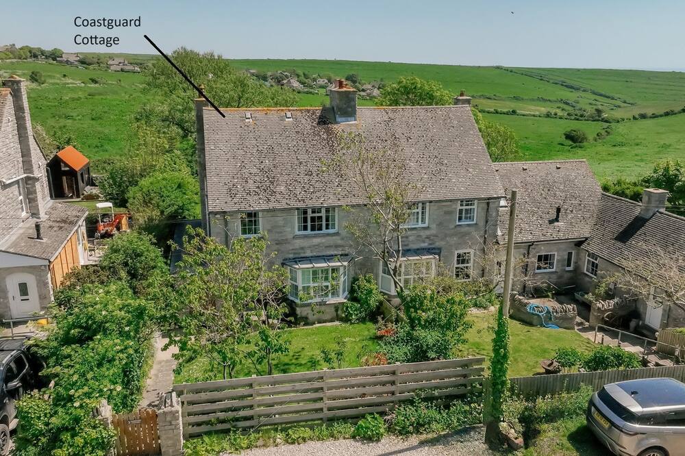 Coastguard Cottage - 4 bedroom family accommodation
