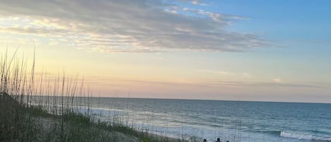 Beach nearby, sun-loungers, beach towels