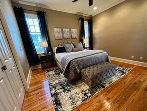 3 bedrooms, desk, iron/ironing board, free WiFi