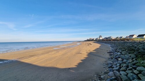 Appartement lumineux neuf dans immeuble front de mer