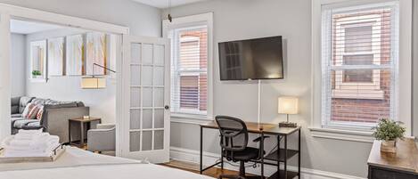 1 habitación, tabla de planchar con plancha, wifi gratis y ropa de cama