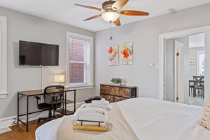 1 chambre, fer et planche à repasser, accès au Wi-Fi (inclus)