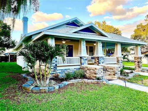 Main House + Detached Studio | Near Shops & DTWN