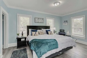 4 bedrooms, desk, iron/ironing board, travel cot - Main House + Detached Studio | Near Shops & DTWN (Lakeland)