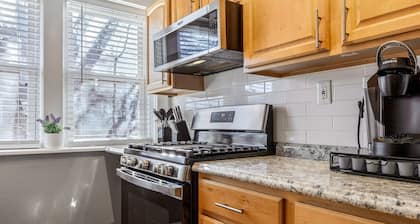 Oversized 2 Bedroom Apartment in South City!