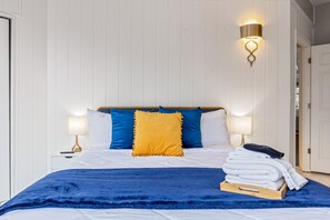 2 habitaciones, escritorio, tabla de planchar con plancha y wifi gratis 