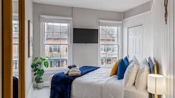 2 bedrooms, desk, iron/ironing board, free WiFi