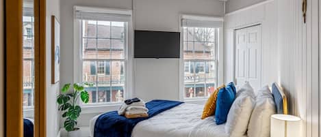 2 bedrooms, desk, iron/ironing board, free WiFi