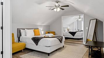 2 slaapkamers, een bureau, een strijkplank/strijkijzer, gratis wifi