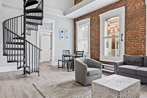 Main Street Balcony Apartment