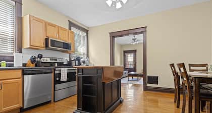 South City One Bedroom Apartment by StayLage