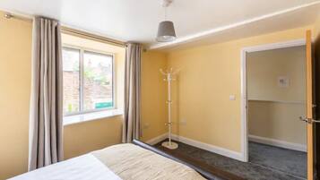 2 chambres, fer et planche Ă repasser, Wi-Fi gratuit, draps fournis