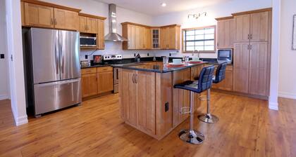 3 Acre Modern Country Farm Stay | 30 Min to Disney