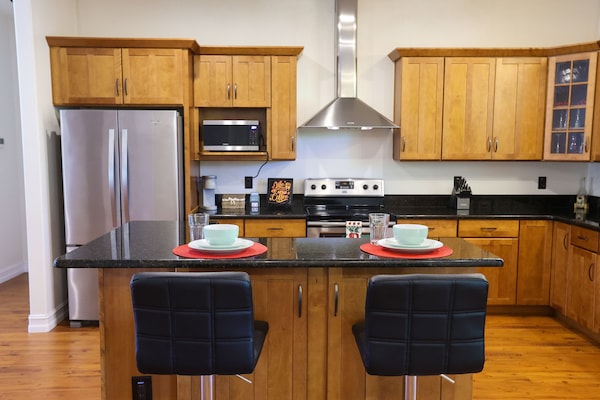 Geladeira, micro-ondas, fogão, cooktop