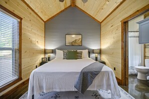 3 bedrooms, desk, iron/ironing board, travel crib