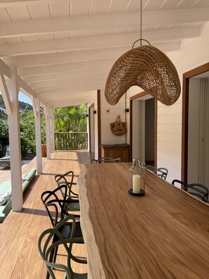 Outdoor dining