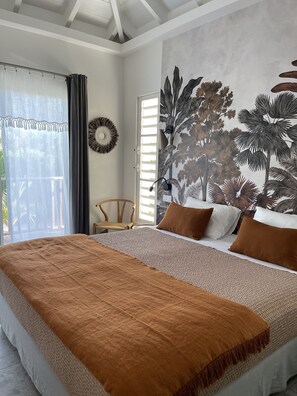 2 bedrooms, in-room safe, desk, iron/ironing board