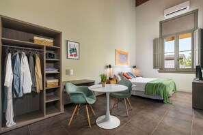 Down comforters, in-room safe, desk, laptop workspace - Casa San Jose (Buenos Aires)