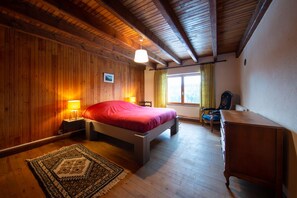 8 habitaciones, tabla de planchar con plancha y wifi gratis
