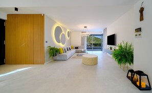 4 bedrooms, in-room safe, desk, iron/ironing board