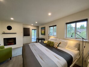 1 bedroom, desk, WiFi, bed sheets