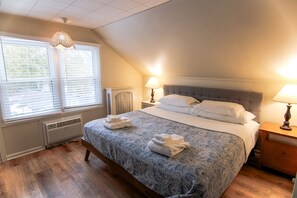 4 bedrooms, iron/ironing board, travel cot, free WiFi - Group Retreat | Hot Tub, Arcades, Private Trails (Ephraim)