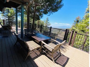Outdoor dining - Relax with spectacular views @ Bear Dance Cabin (Running Springs)