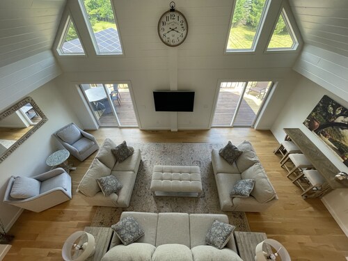 Serene Catskills Escape: Hot Tub, Pond & Game Room