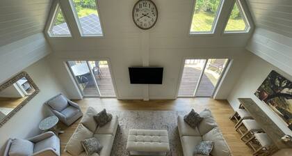 Serene Catskills Escape: Hot Tub, Pond & Game Room